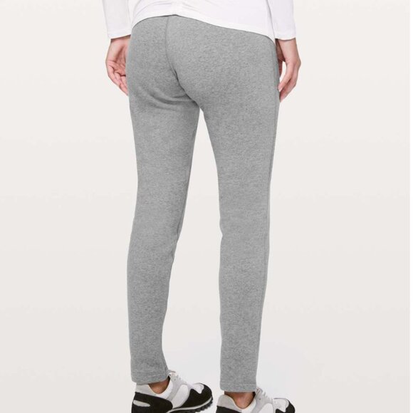 VGUC Lululemon Wunder Lounge Fleece Lined Tapered Sweatpants Grey 2 - Picture 2 of 11